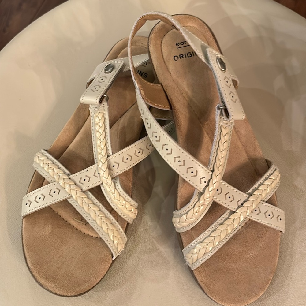 Earth Origins size 7, Belle Bentleyleather sandals with Velcro heel strap